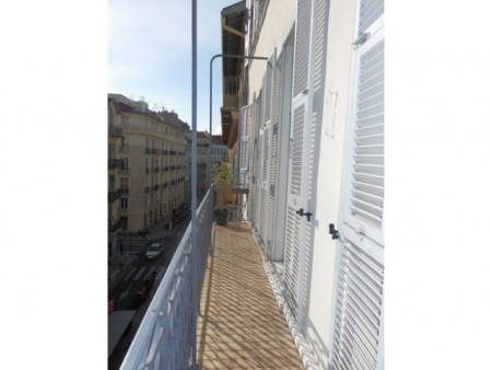 Parvekenäkymä Rue Pastorellia länteen